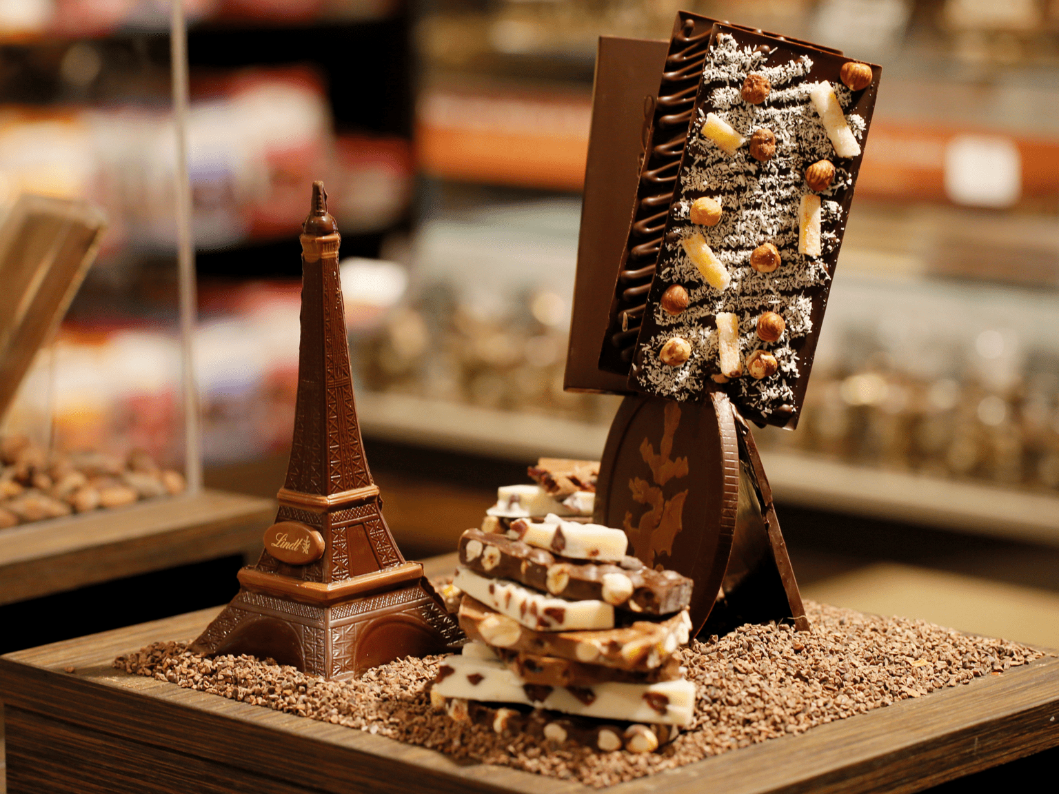 Эйфелева башня из конфет