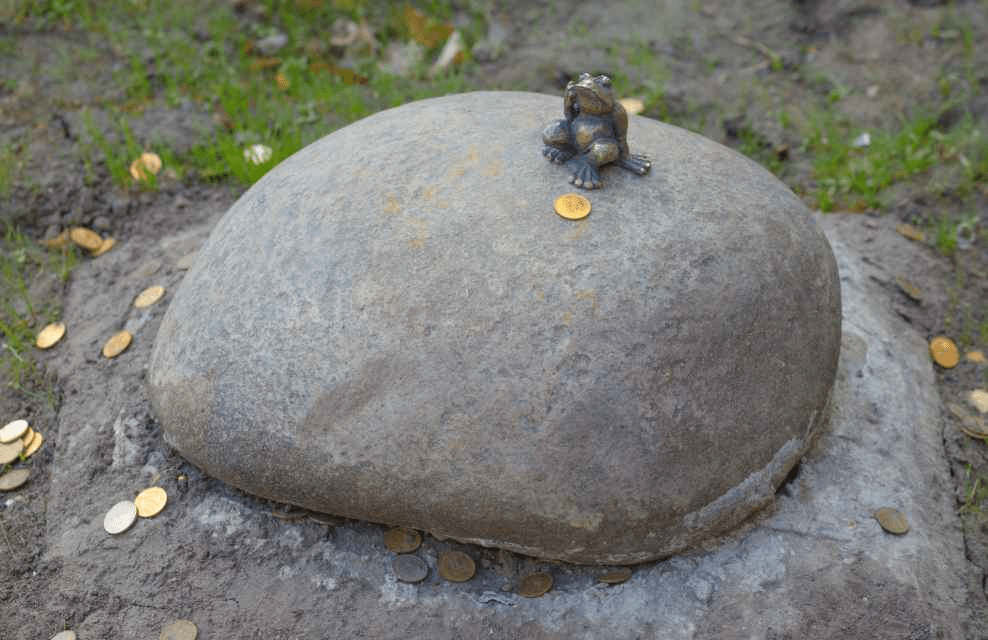 самый маленький памятник 